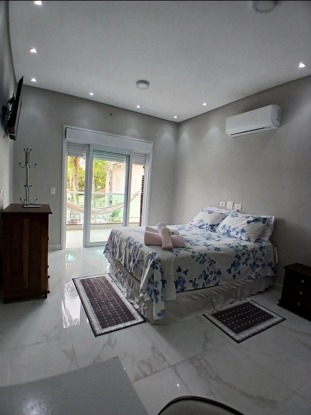 Linda Casa Enseada 500m Da Holiday home *