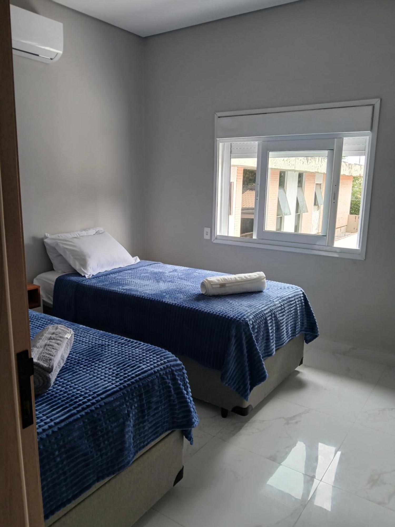 Linda Casa Enseada 500m Da Holiday home